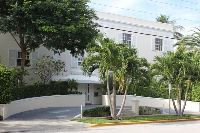 350 Cocoanut Row #3a