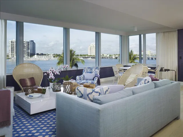 44 Cocoanut Row #B 320