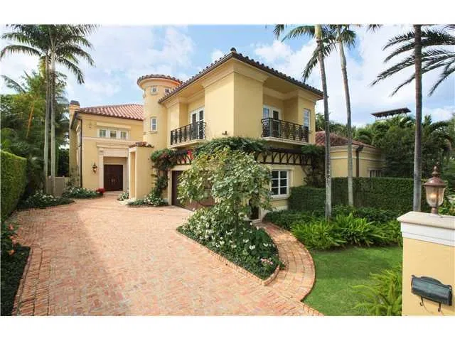 330 Brazilian Avenue