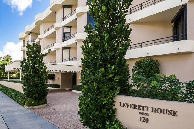 120 Sunset Avenue W #3a