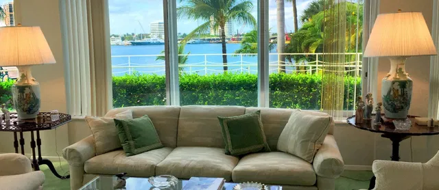 44 Cocoanut Row #115 B