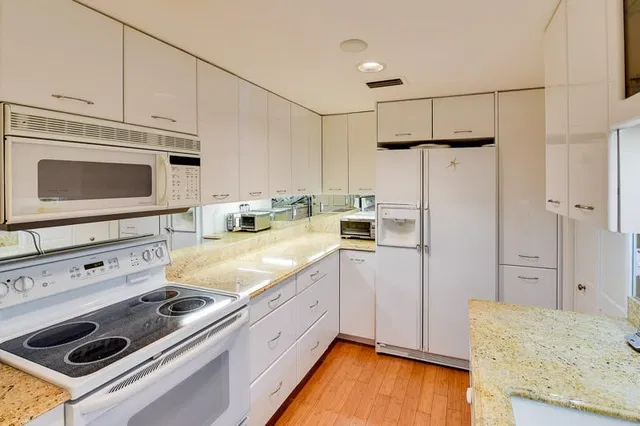 330 Cocoanut Row Unit 4c photo 10