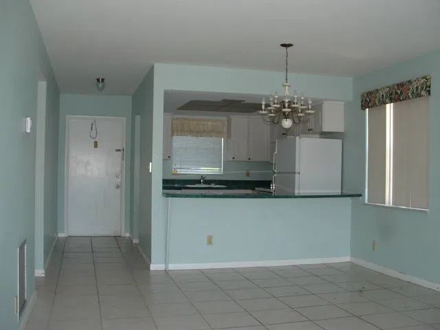 Unit 101 photo 5