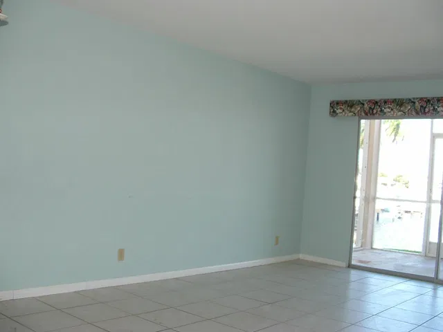 Unit 101 photo 6