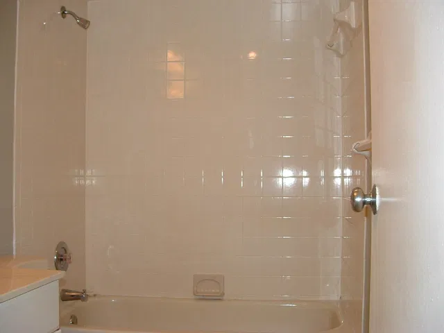 Unit 101 photo 11