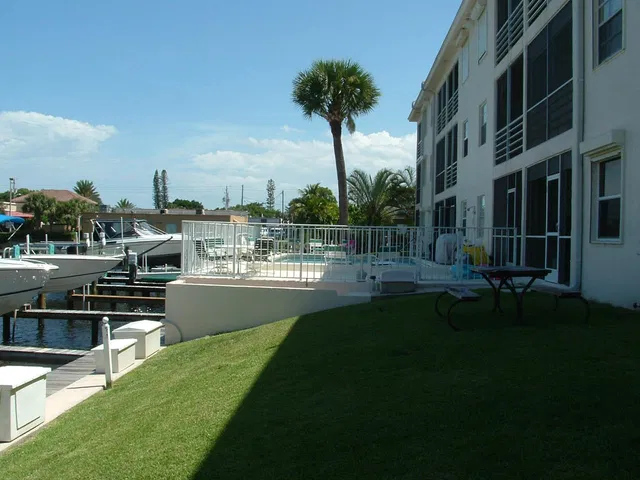 Unit 101 photo 14
