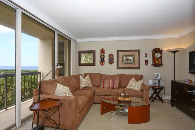 Emeraude Palm Beach Unit 205 photo 9