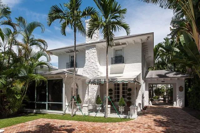 211 Seabreeze Avenue