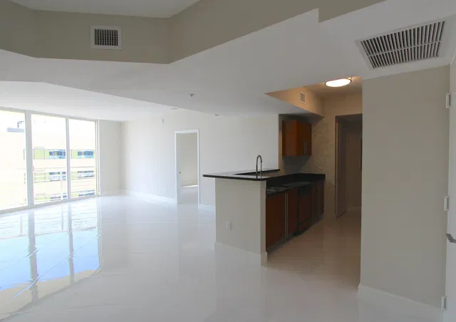 The Slade Unit 1417 photo 2