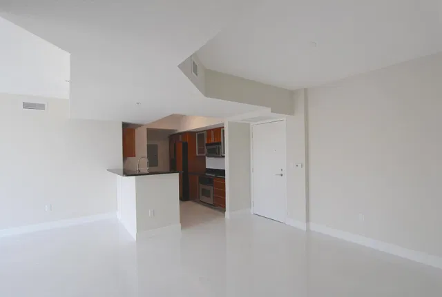 The Slade Unit 1417 photo 3