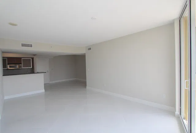 The Slade Unit 1417 photo 7