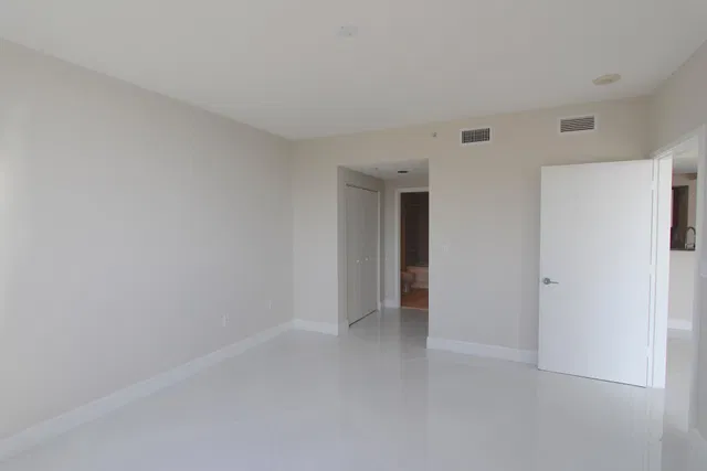The Slade Unit 1417 photo 9