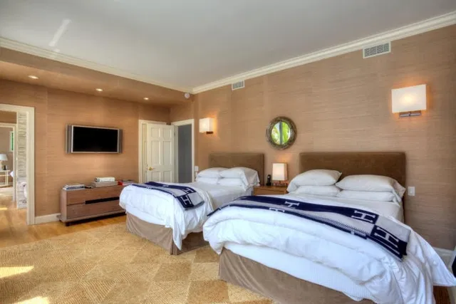 Dunster House Palm Beach Unit 2a photo 17