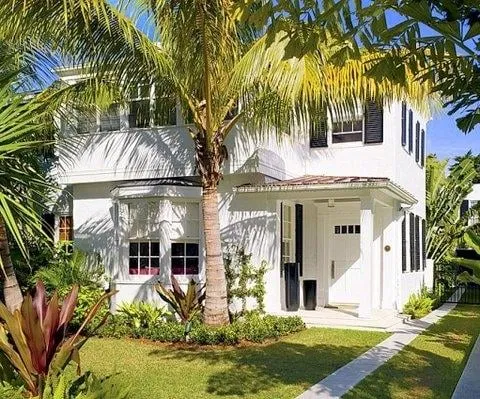 221 Seaspray Avenue