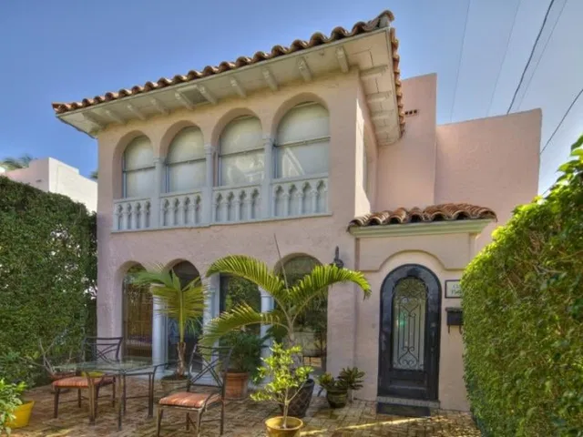 339 Cocoanut Row