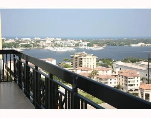One City Plaza Unit 1202 photo 2