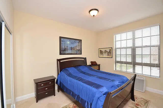 Two City Plaza Unit 917 photo 4
