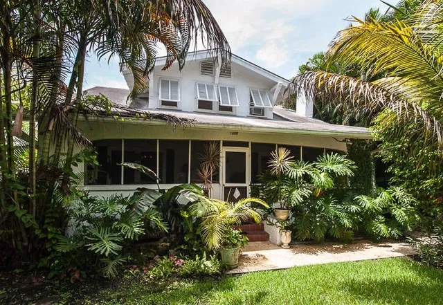 322 Seaspray Avenue