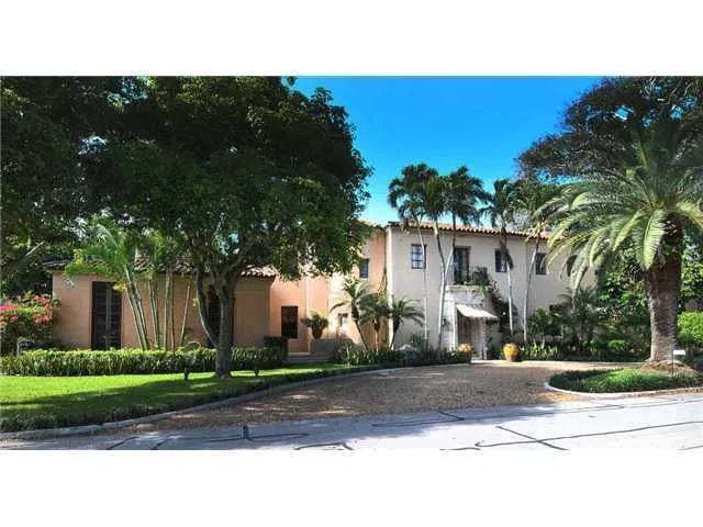 200 El Brillo Way