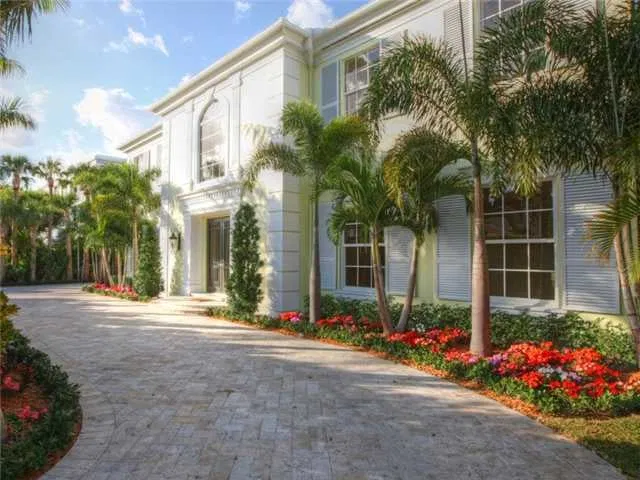 137 Peruvian Avenue