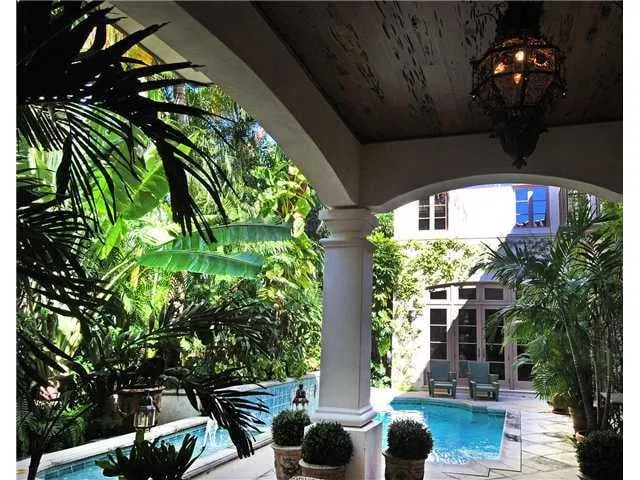 325 Brazilian Avenue