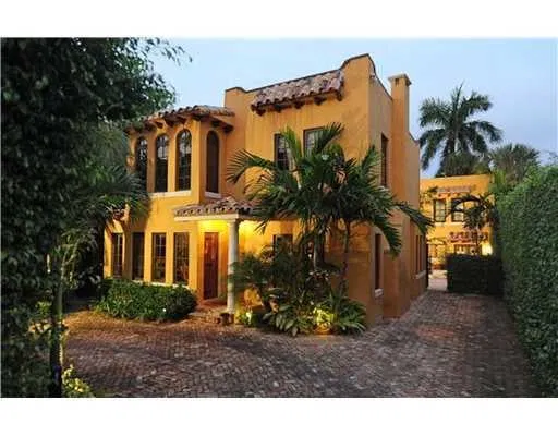 305 Hibiscus Avenue