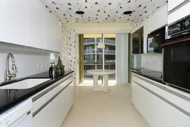 Emeraude Palm Beach Unit 303 photo 8
