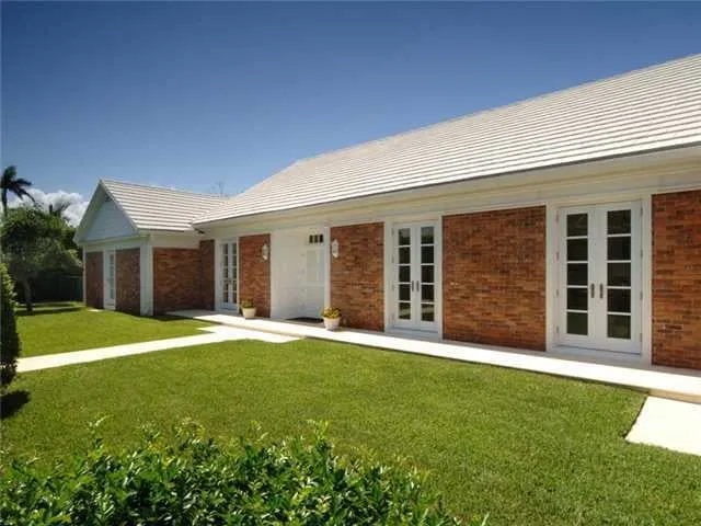 285 Colonial Lane