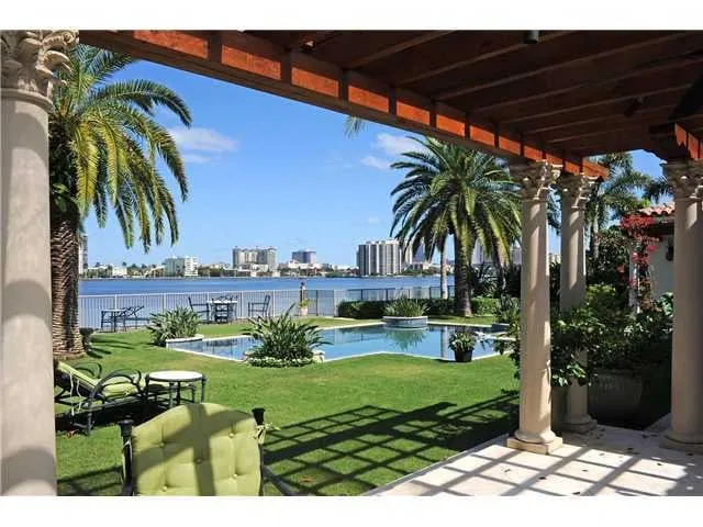 569 Island Drive