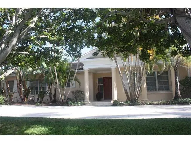 216 W Indies Drive