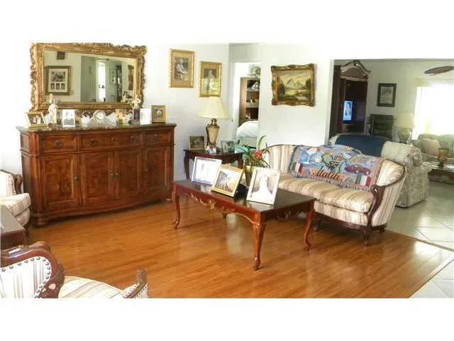 Residence photo 3