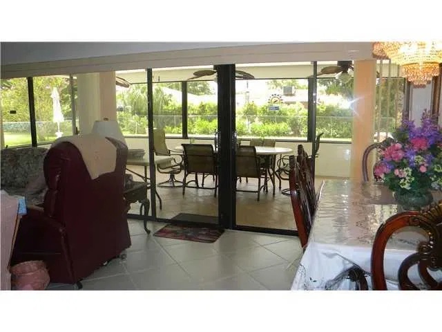 Residence photo 8
