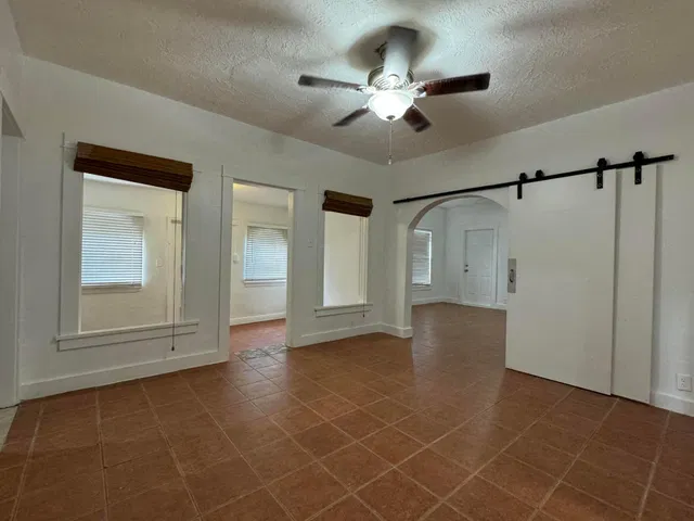 Residence photo 3
