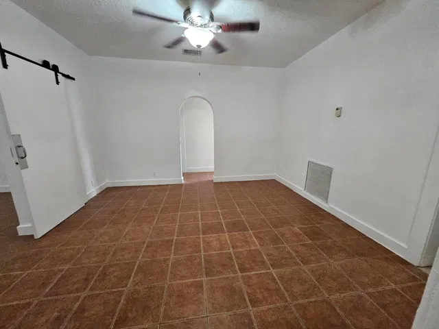 Residence photo 12