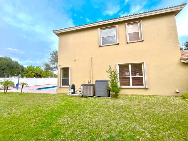 Residence photo 5