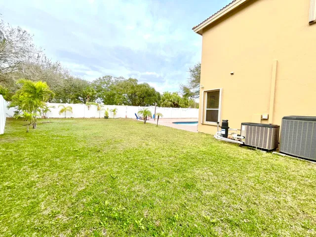 Residence photo 6