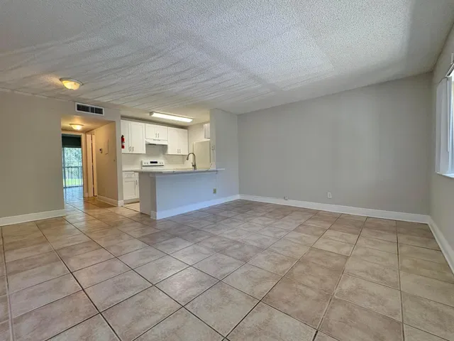  Unit 1830 photo 4