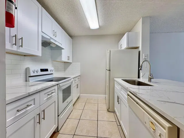  Unit 1830 photo 5