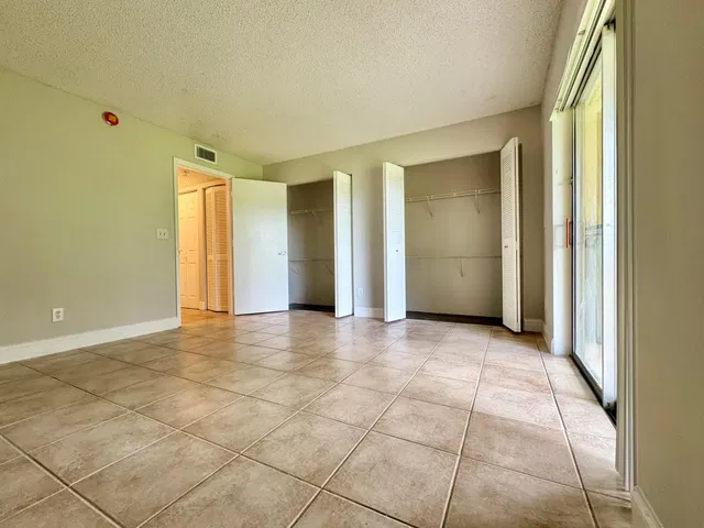  Unit 1830 photo 14