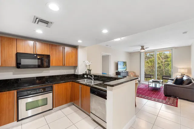 610 Clematis Unit 234 photo 4