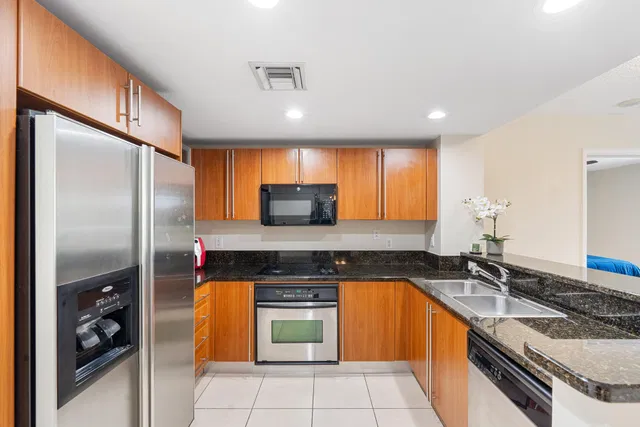 610 Clematis Unit 234 photo 5