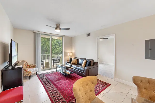 610 Clematis Unit 234 photo 9