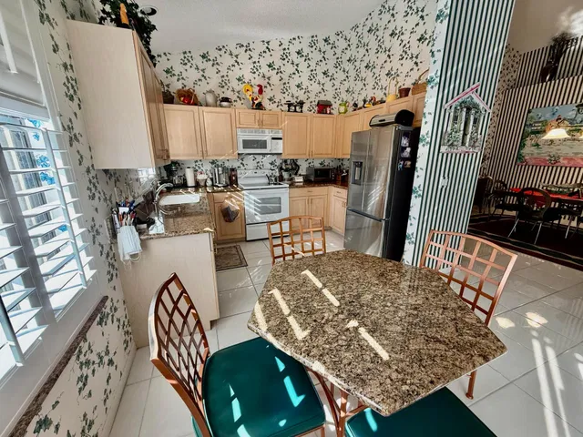 Unit 103 photo 14