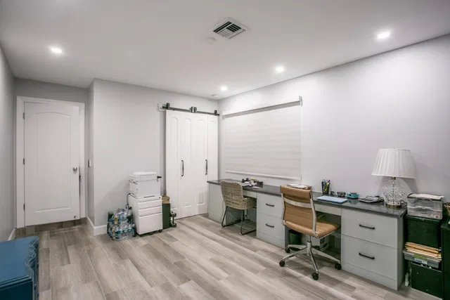 Residence photo 12