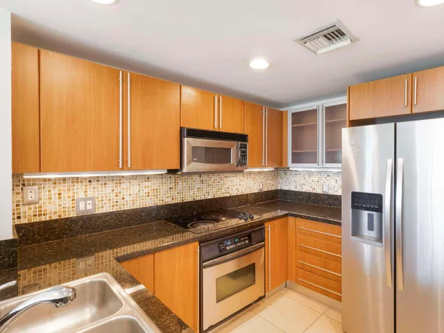 610 Clematis Unit 326 photo 6