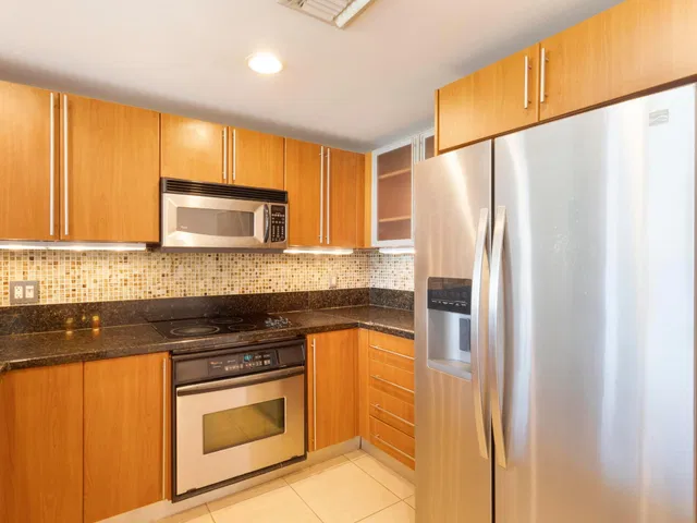 610 Clematis Unit 326 photo 8