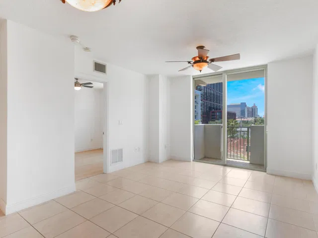 610 Clematis Unit 326 photo 10