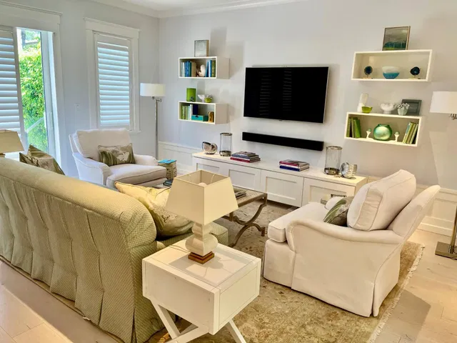 400 Chilean Avenue #2