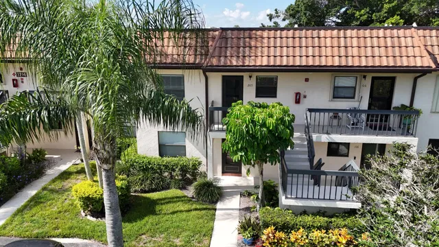 Unit 205 photo 3