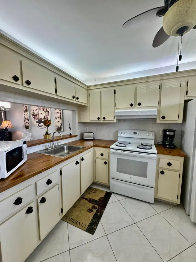 Unit 205 photo 7
